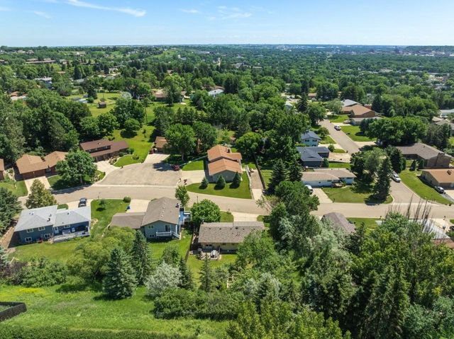 1113 23rd St NW, Minot, ND 58703