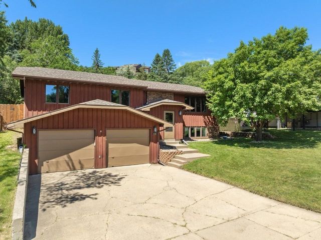 1113 23rd St NW, Minot, ND 58703