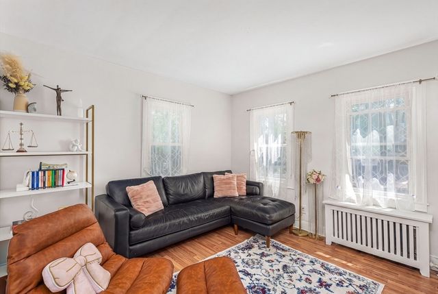 62 Mary Ave, East Providence, RI 02914