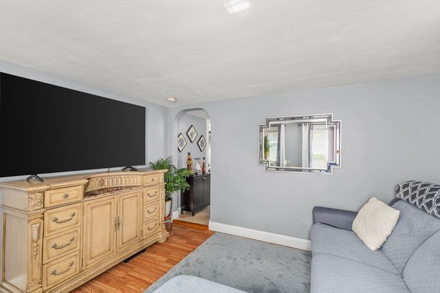 62 Mary Ave, East Providence, RI 02914