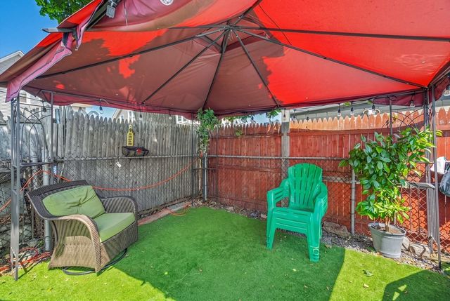 62 Mary Ave, East Providence, RI 02914