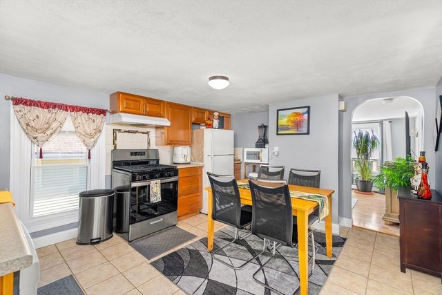 62 Mary Ave, East Providence, RI 02914
