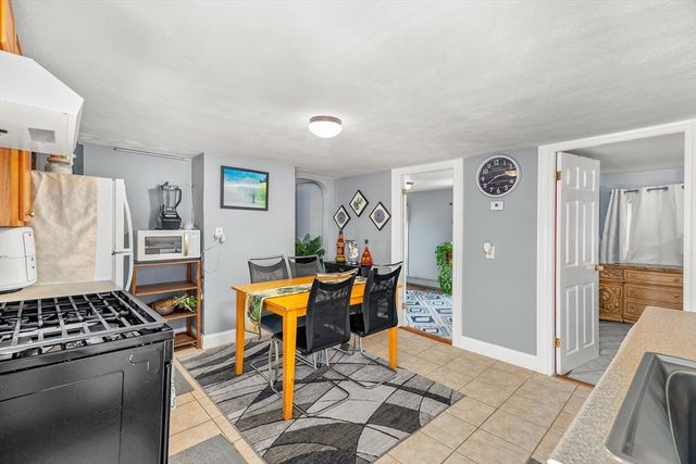 62 Mary Ave, East Providence, RI 02914