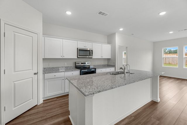 711 Huelva St, Loris, SC 29569