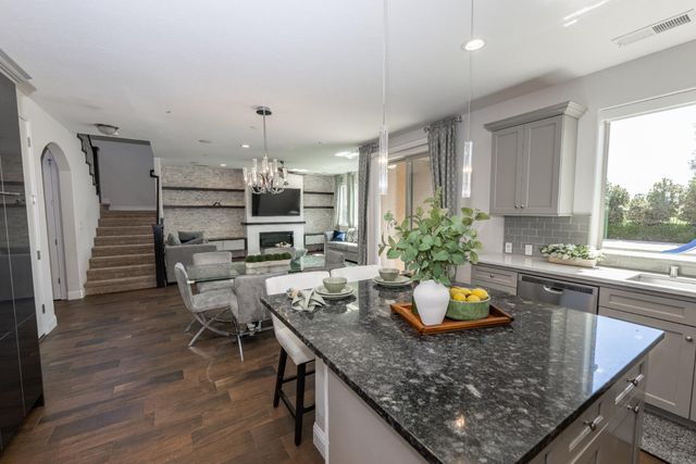 1645 E Benvenuto Drive, Fresno, CA 93730