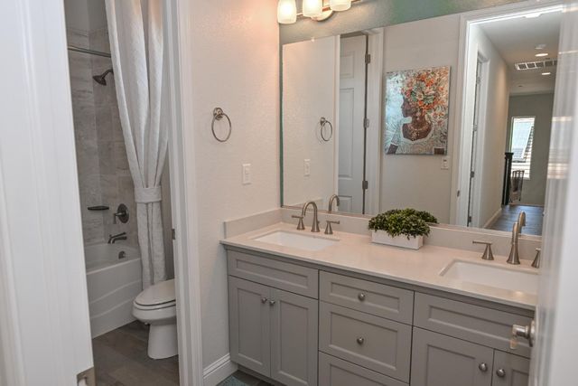 1645 E Benvenuto Drive, Fresno, CA 93730