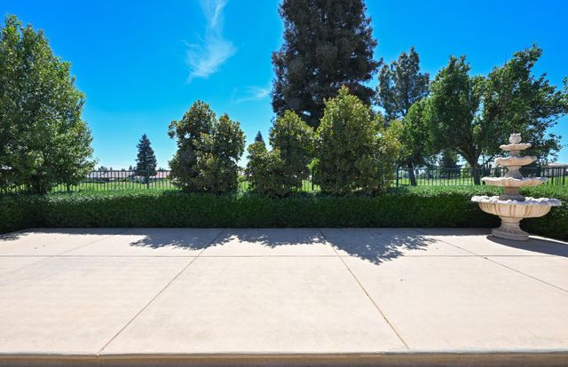 1645 E Benvenuto Drive, Fresno, CA 93730