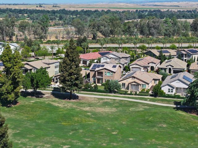 1645 E Benvenuto Drive, Fresno, CA 93730