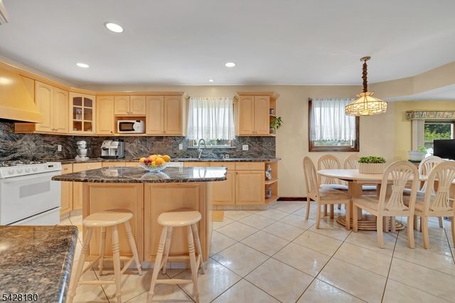 184 Stonehenge Ter, Clark Twp., NJ 07066