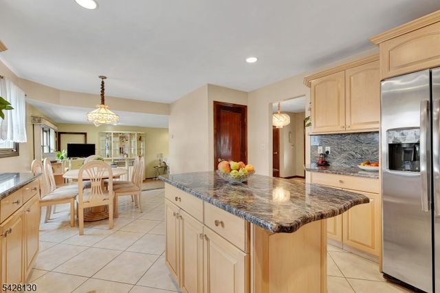 184 Stonehenge Ter, Clark Twp., NJ 07066