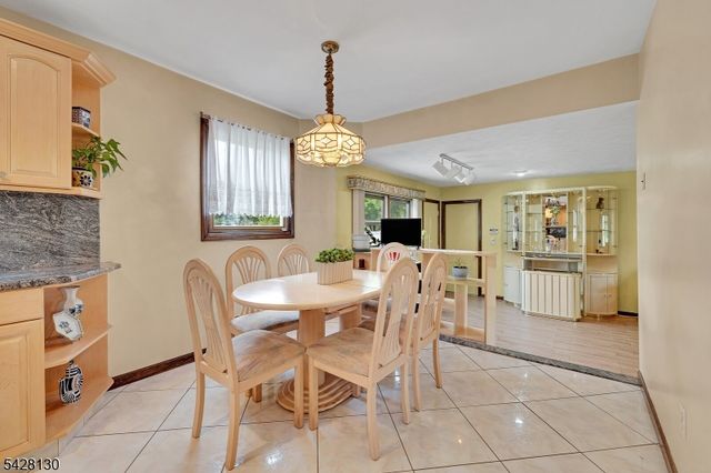 184 Stonehenge Ter, Clark Twp., NJ 07066