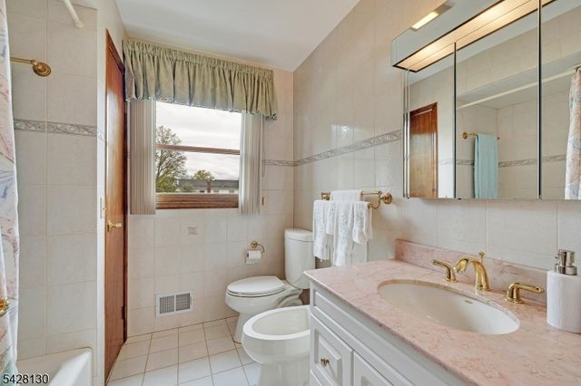 184 Stonehenge Ter, Clark Twp., NJ 07066