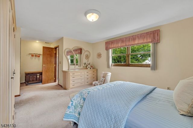 184 Stonehenge Ter, Clark Twp., NJ 07066