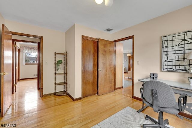 184 Stonehenge Ter, Clark Twp., NJ 07066