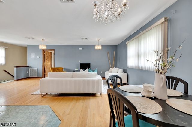 184 Stonehenge Ter, Clark Twp., NJ 07066