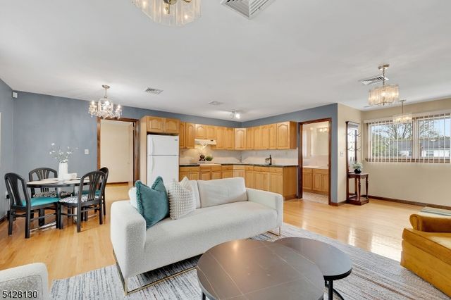 184 Stonehenge Ter, Clark Twp., NJ 07066