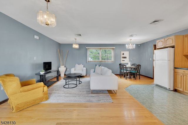 184 Stonehenge Ter, Clark Twp., NJ 07066