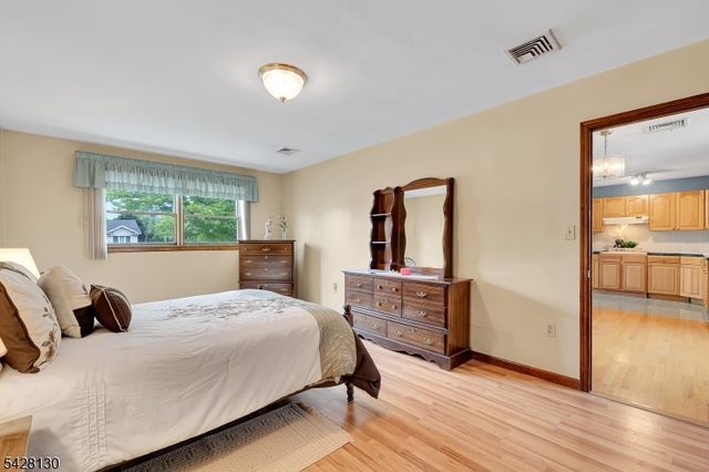 184 Stonehenge Ter, Clark Twp., NJ 07066