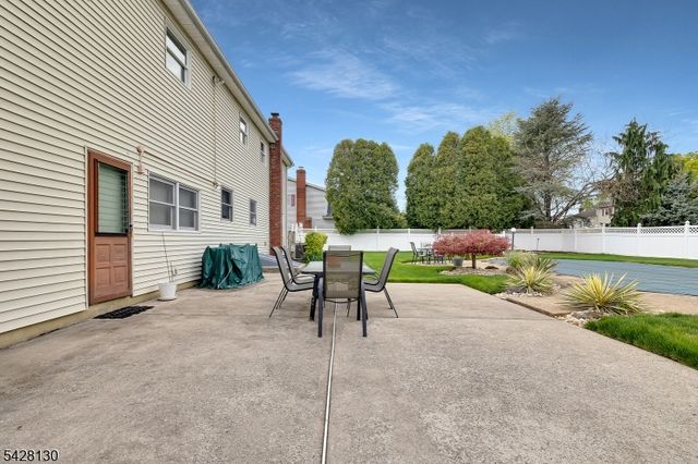 184 Stonehenge Ter, Clark Twp., NJ 07066