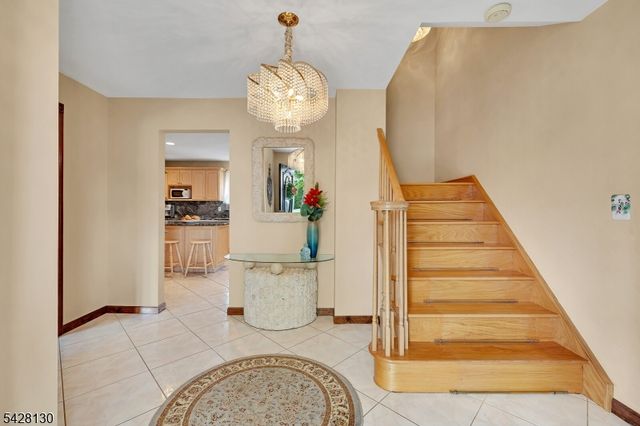 184 Stonehenge Ter, Clark Twp., NJ 07066