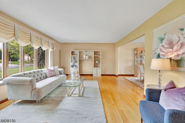 184 Stonehenge Ter, Clark Twp., NJ 07066