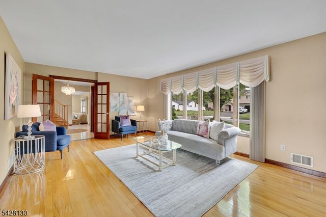 184 Stonehenge Ter, Clark Twp., NJ 07066