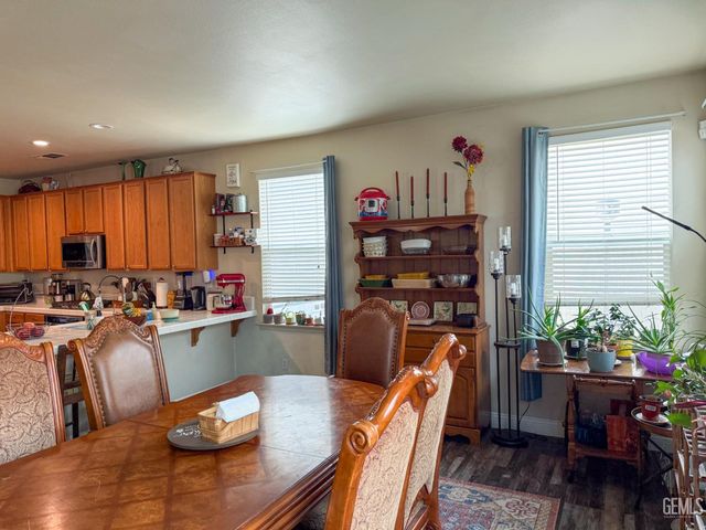 9412 Poseidon Street, Bakersfield, CA 93306