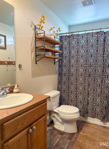 9412 Poseidon Street, Bakersfield, CA 93306