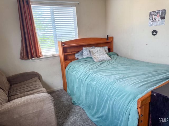 9412 Poseidon Street, Bakersfield, CA 93306