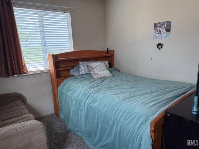 9412 Poseidon Street, Bakersfield, CA 93306