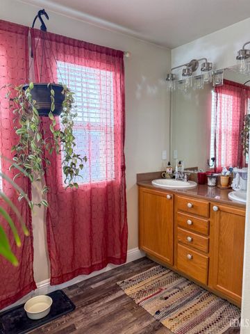 9412 Poseidon Street, Bakersfield, CA 93306