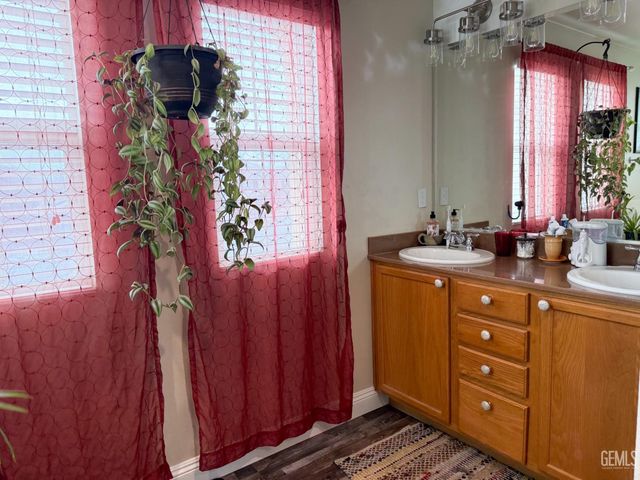 9412 Poseidon Street, Bakersfield, CA 93306