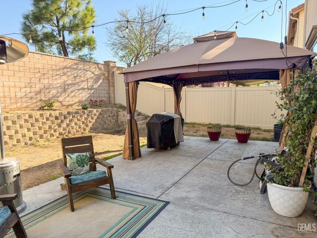 9412 Poseidon Street, Bakersfield, CA 93306