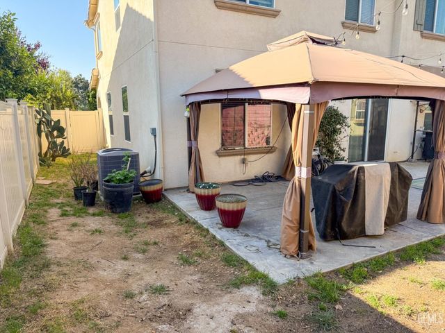 9412 Poseidon Street, Bakersfield, CA 93306