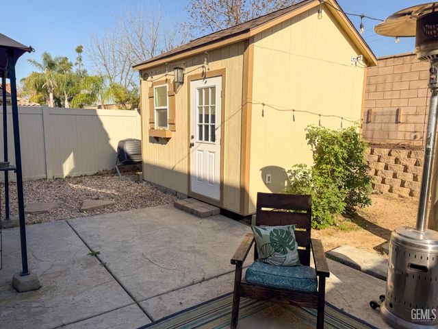 9412 Poseidon Street, Bakersfield, CA 93306