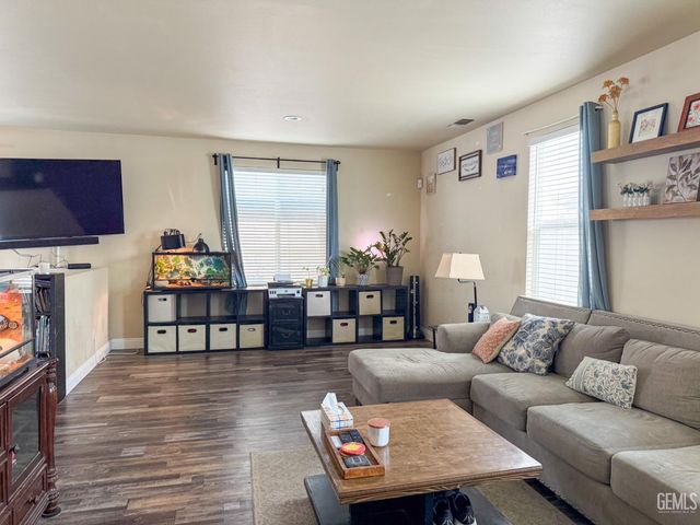 9412 Poseidon Street, Bakersfield, CA 93306