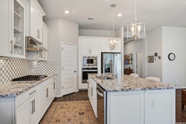 3330 RIZZOLI AVE, San Antonio, TX 78261