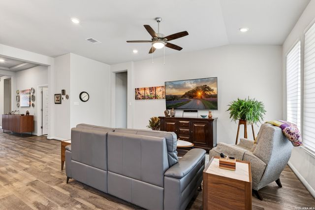 3330 RIZZOLI AVE, San Antonio, TX 78261