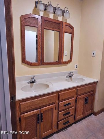 240 W Rockwood Ferry Rd, Ten Mile, TN 37880