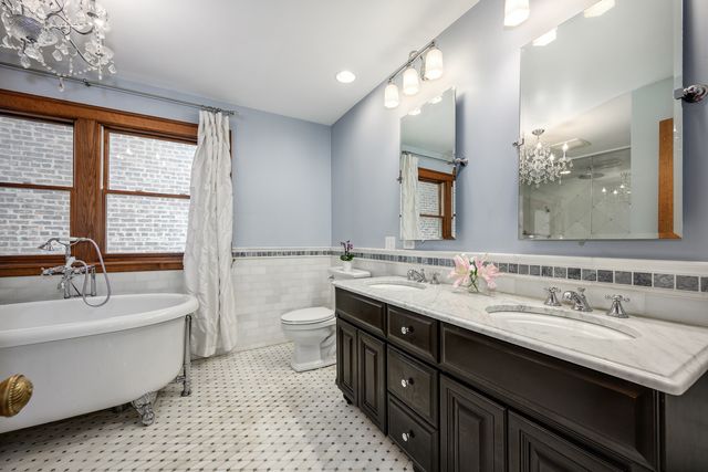 6316 N Magnolia Avenue, Chicago, IL 60660