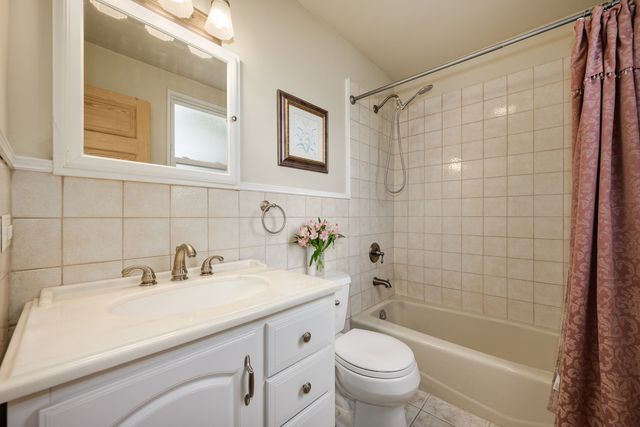 6316 N Magnolia Avenue, Chicago, IL 60660