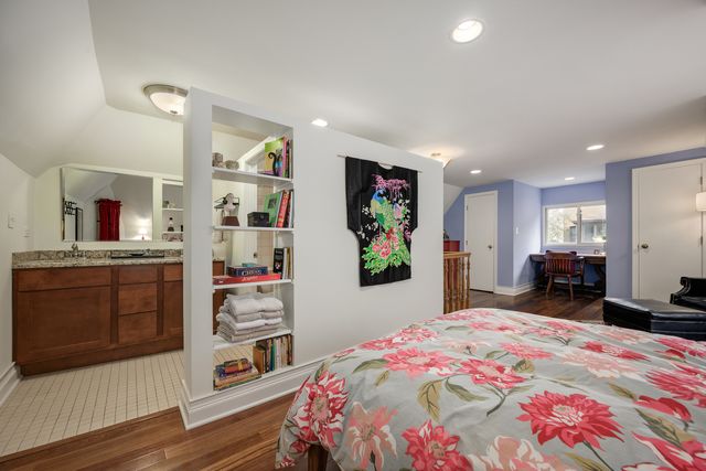 6316 N Magnolia Avenue, Chicago, IL 60660