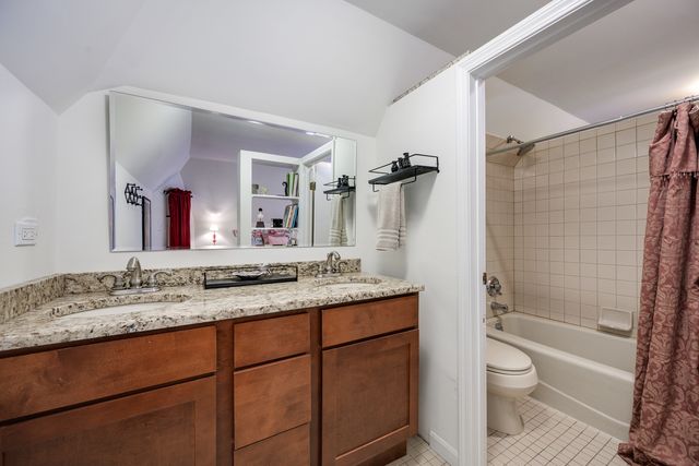 6316 N Magnolia Avenue, Chicago, IL 60660