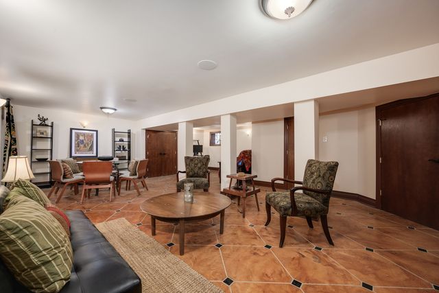 6316 N Magnolia Avenue, Chicago, IL 60660