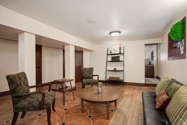 6316 N Magnolia Avenue, Chicago, IL 60660