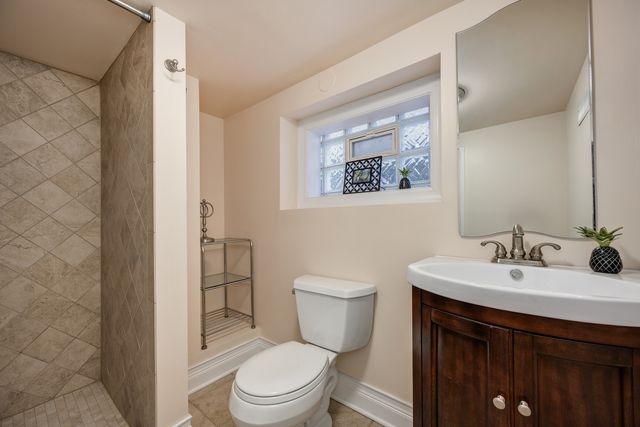 6316 N Magnolia Avenue, Chicago, IL 60660