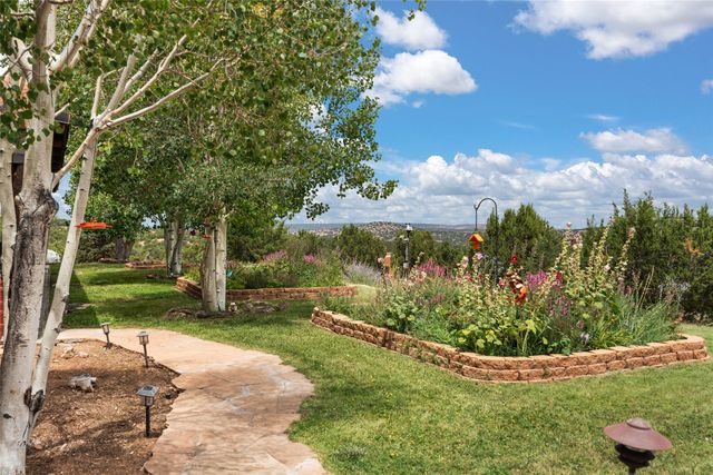 7 Camino Montuoso, Santa Fe, NM 87506