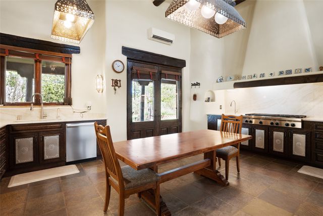 7 Camino Montuoso, Santa Fe, NM 87506