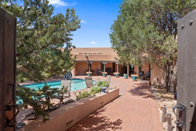 7 Camino Montuoso, Santa Fe, NM 87506