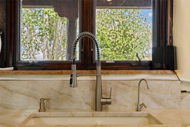 7 Camino Montuoso, Santa Fe, NM 87506